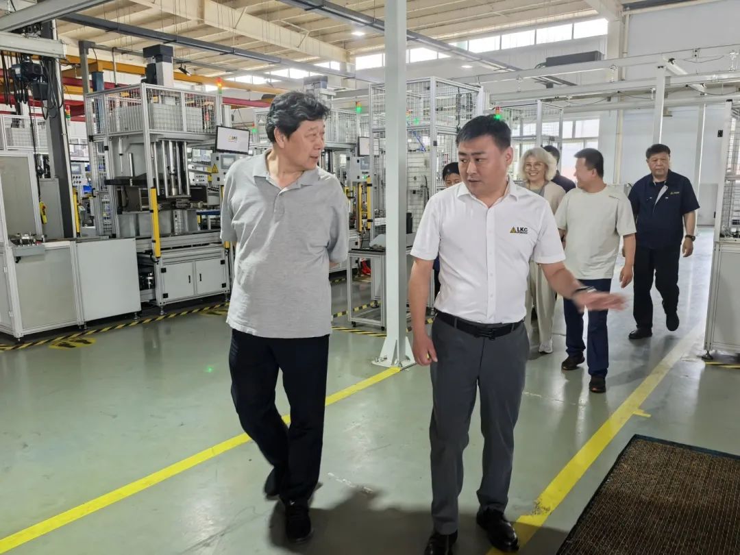 中國液壓氣動(dòng)密封件工業(yè)協(xié)會(huì)理事長杜旭東一行蒞臨我公司參觀指導(dǎo)2.jpg